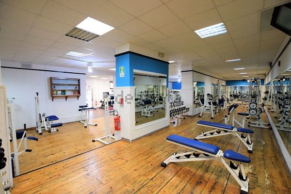 Realizzazione e posa di specchi su misura a Milano e provincia